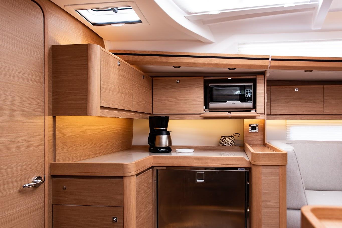 Dufour 520 GL, picture 5