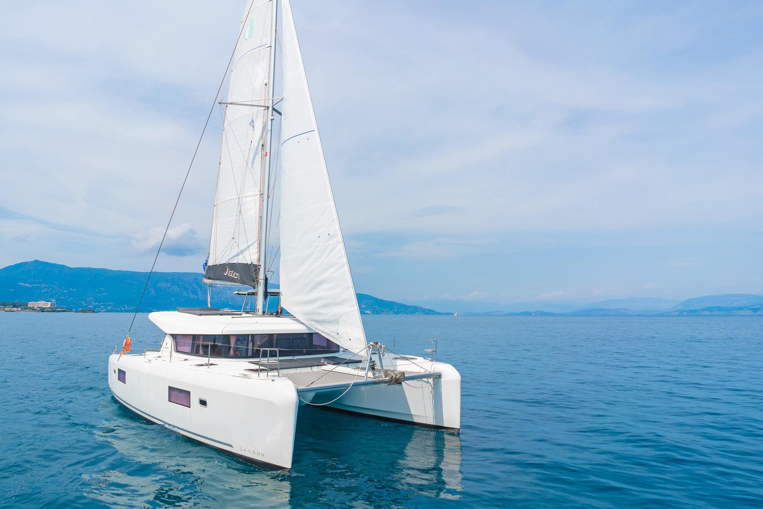 Lagoon 42 - 4 + 2 cab., picture 1