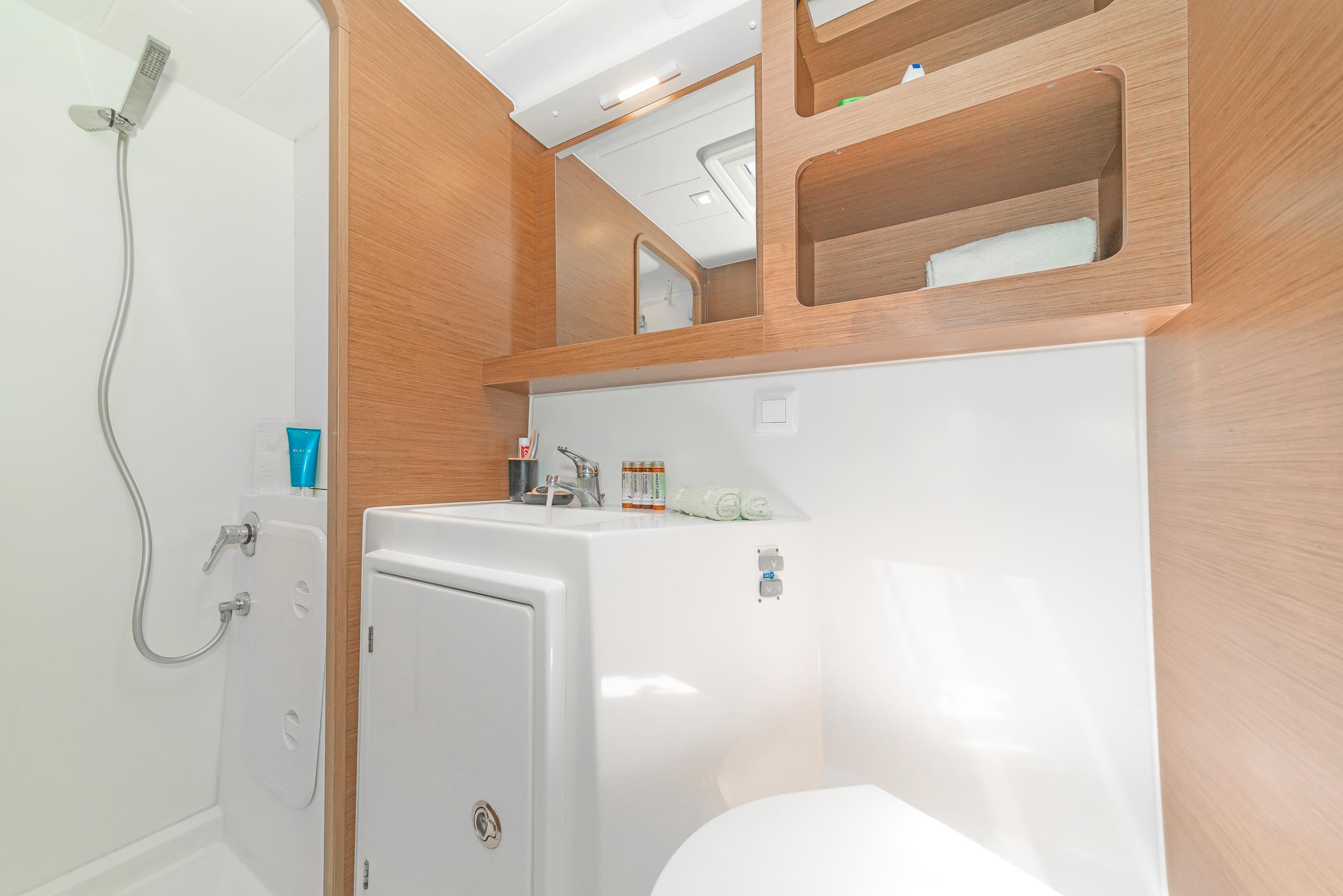 Lagoon 42 - 4 + 2 cab., picture 18