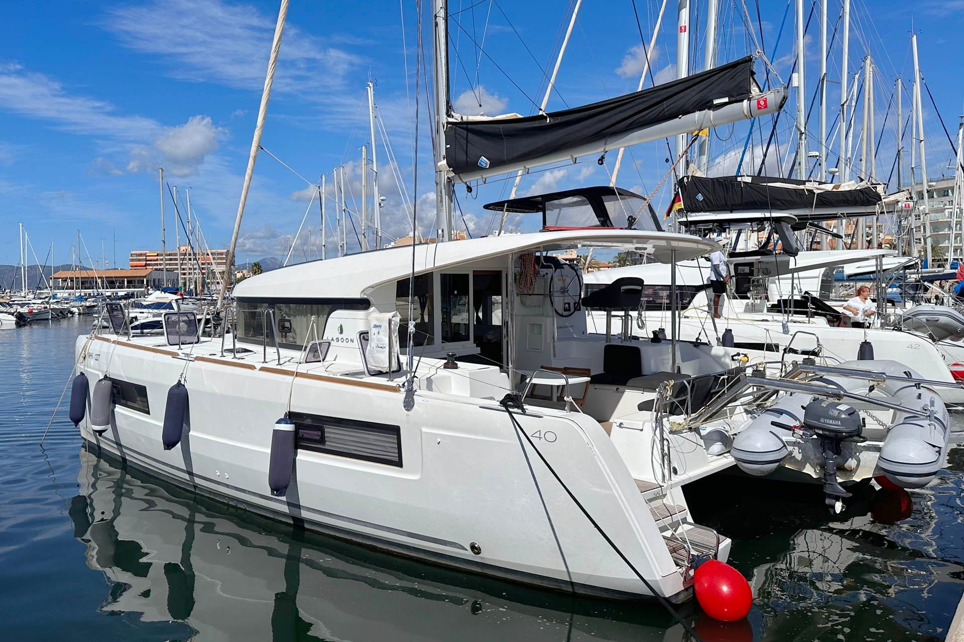 Lagoon 40 - 4 + 1 cab. - Sunrise, picture 13