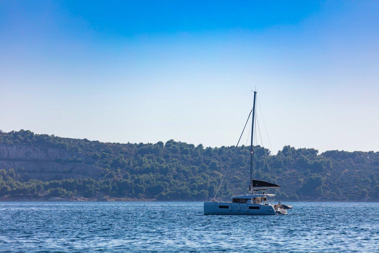 Lagoon 40 - 4 + 2 cab, picture 7