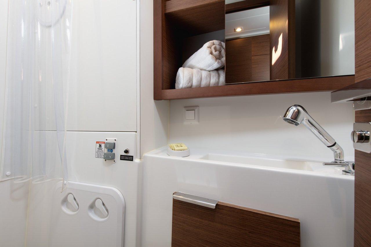 Lagoon 40 - 4 + 2 cab, picture 19