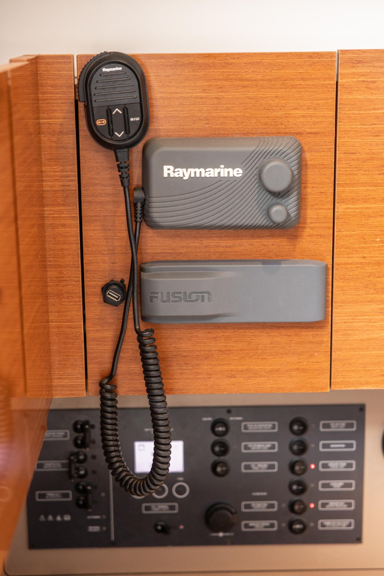 Oceanis 38.1, picture 22