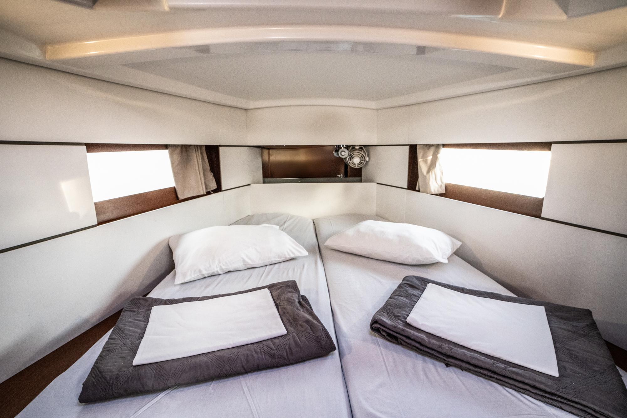 Oceanis 38.1, picture 17