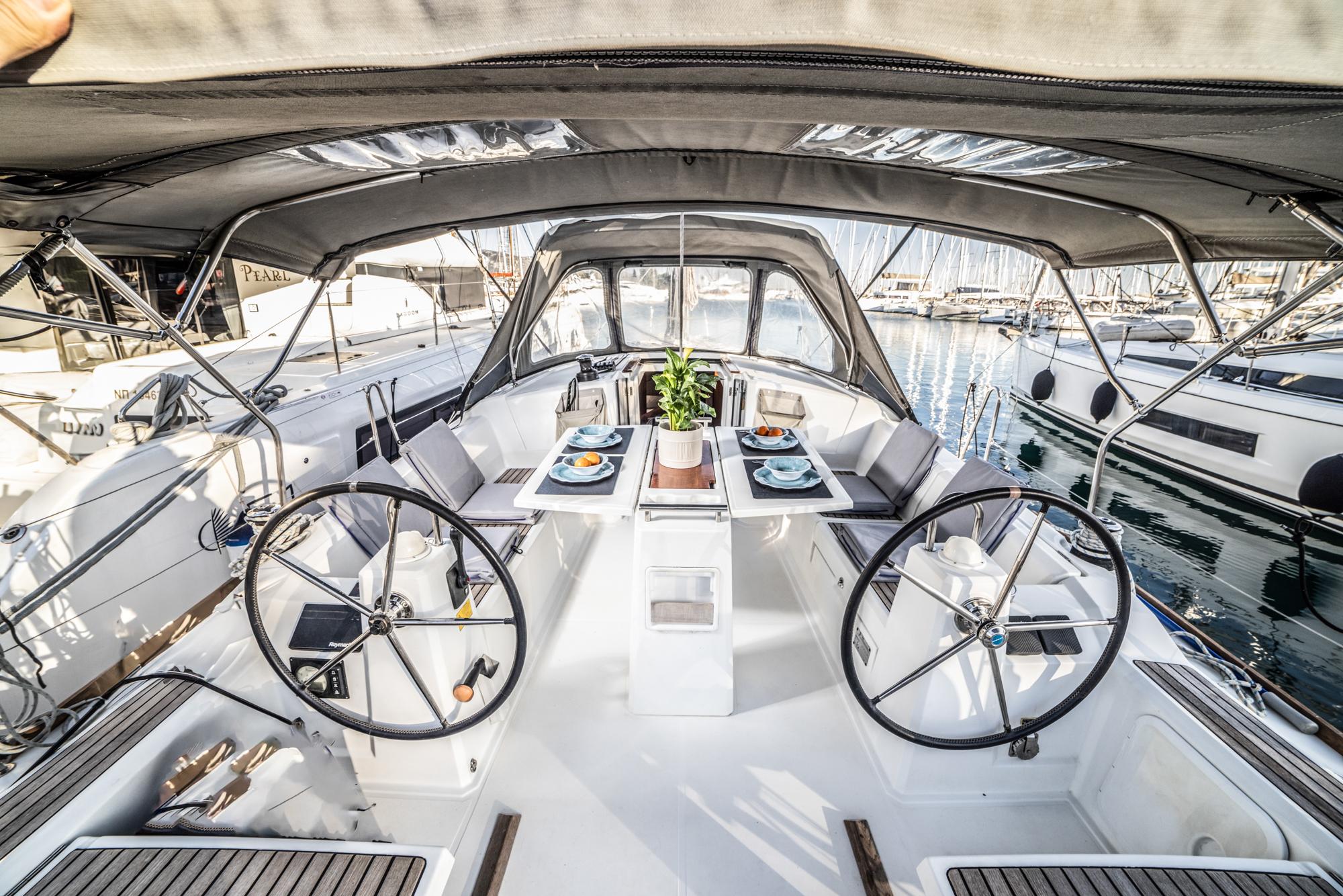 Oceanis 38.1, picture 3