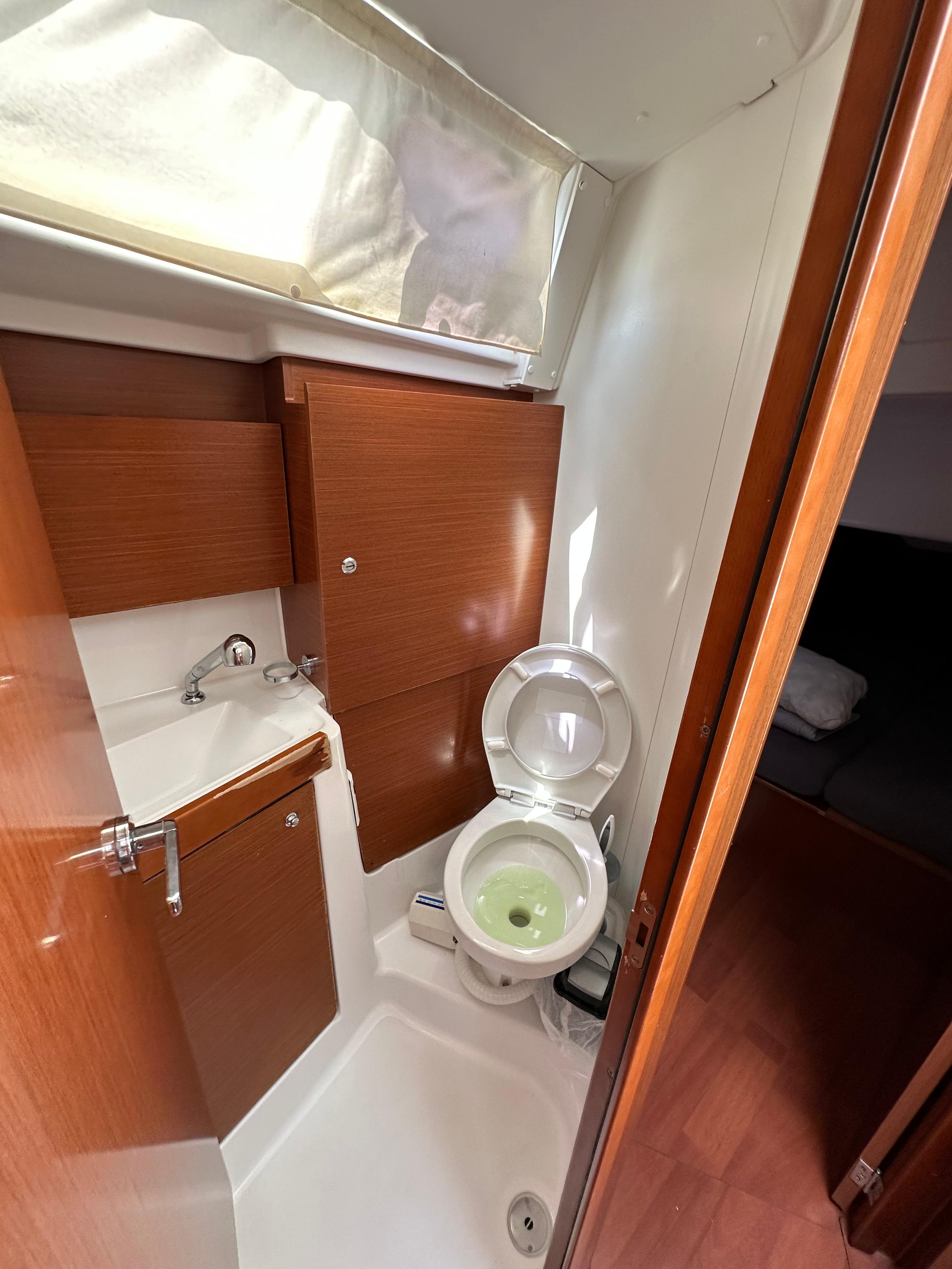 Oceanis 38.1, picture 19