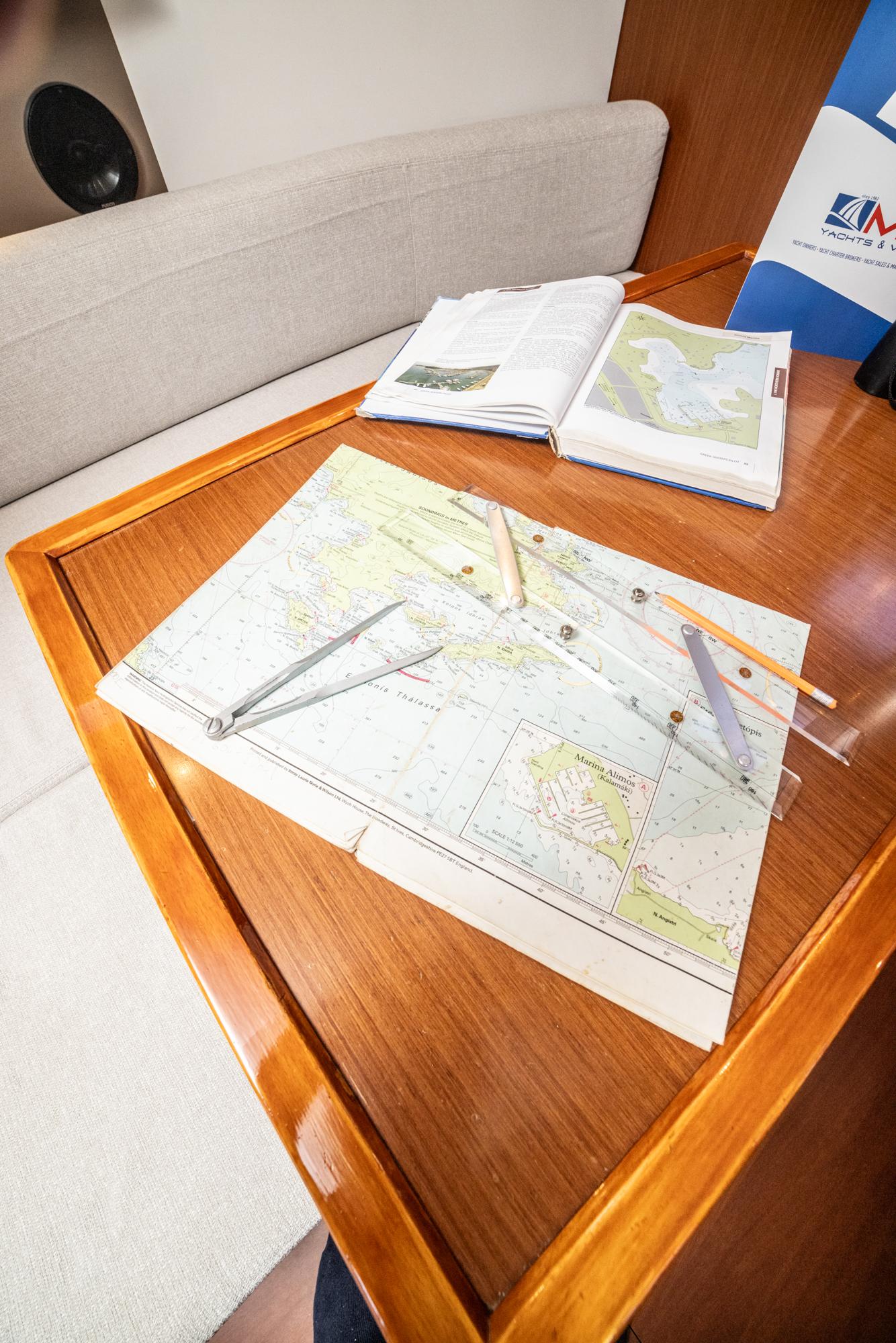 Oceanis 38.1, picture 13