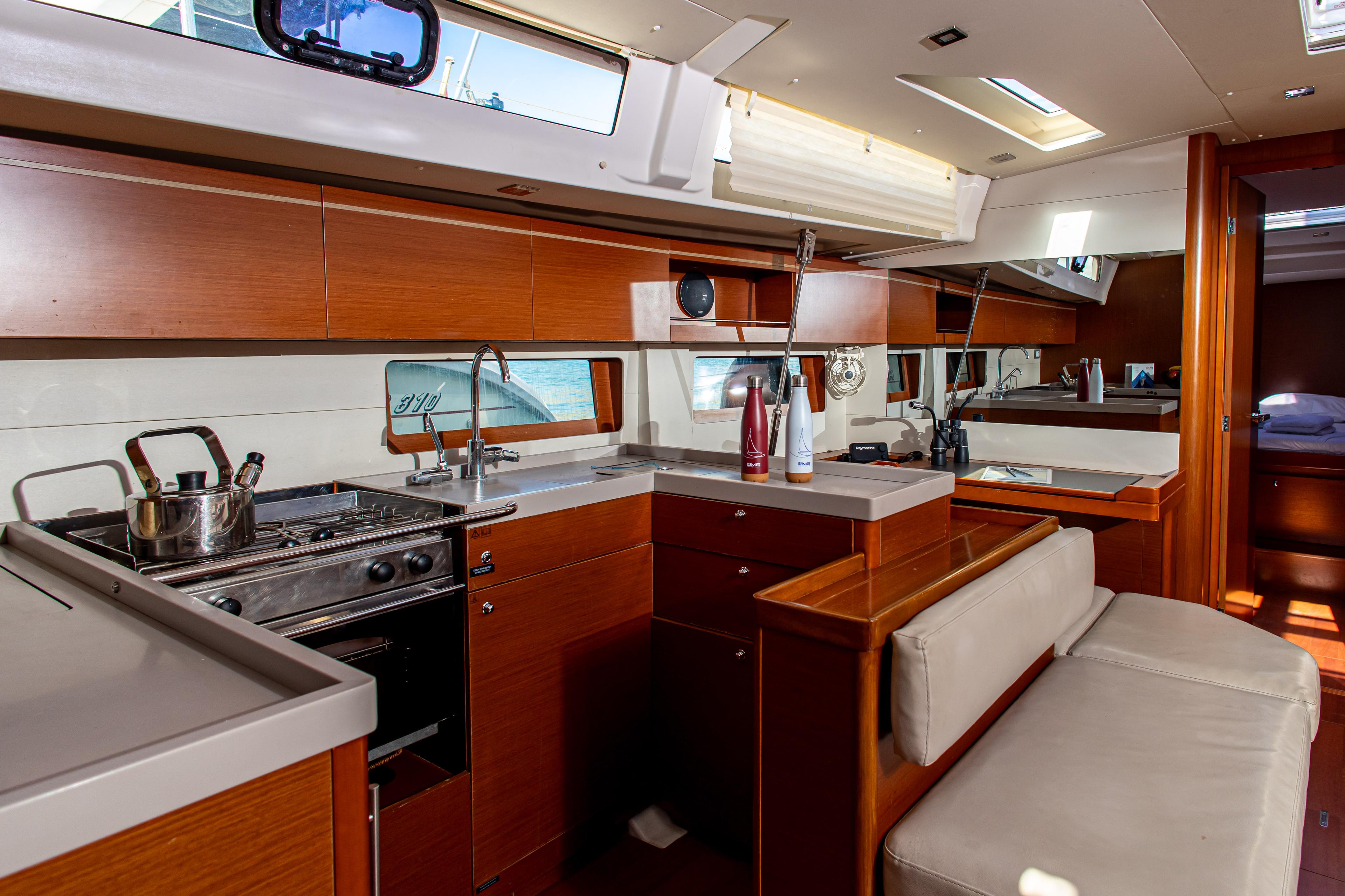 Oceanis 51.1 - 5 + 1 cab., picture 12