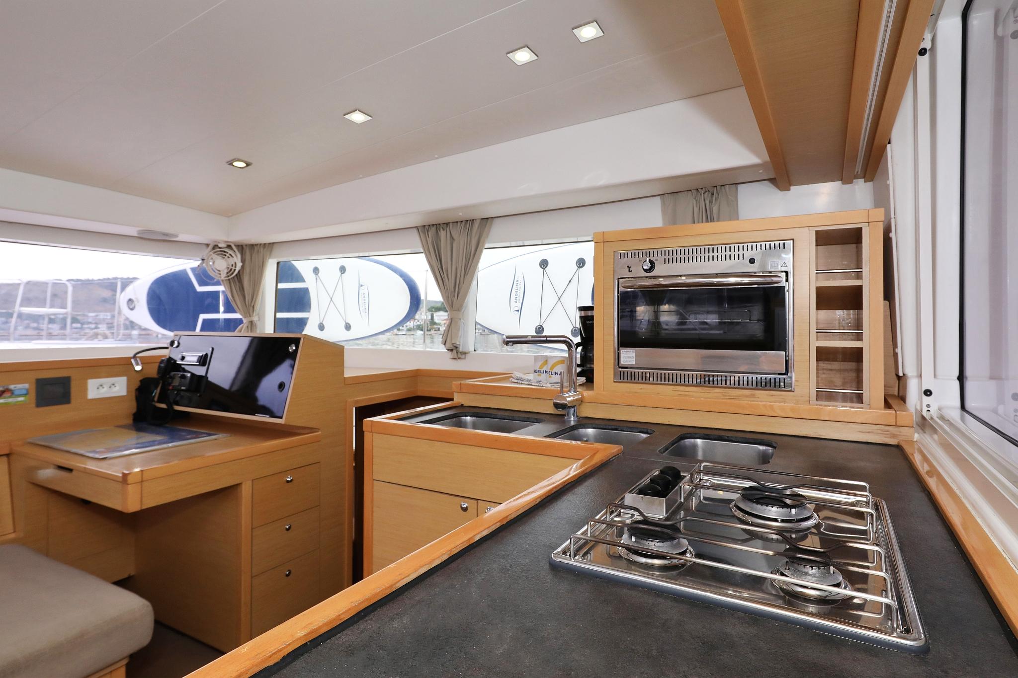 Lagoon 400 S2 - 4 + 2 cab. - Ladies First, picture 13