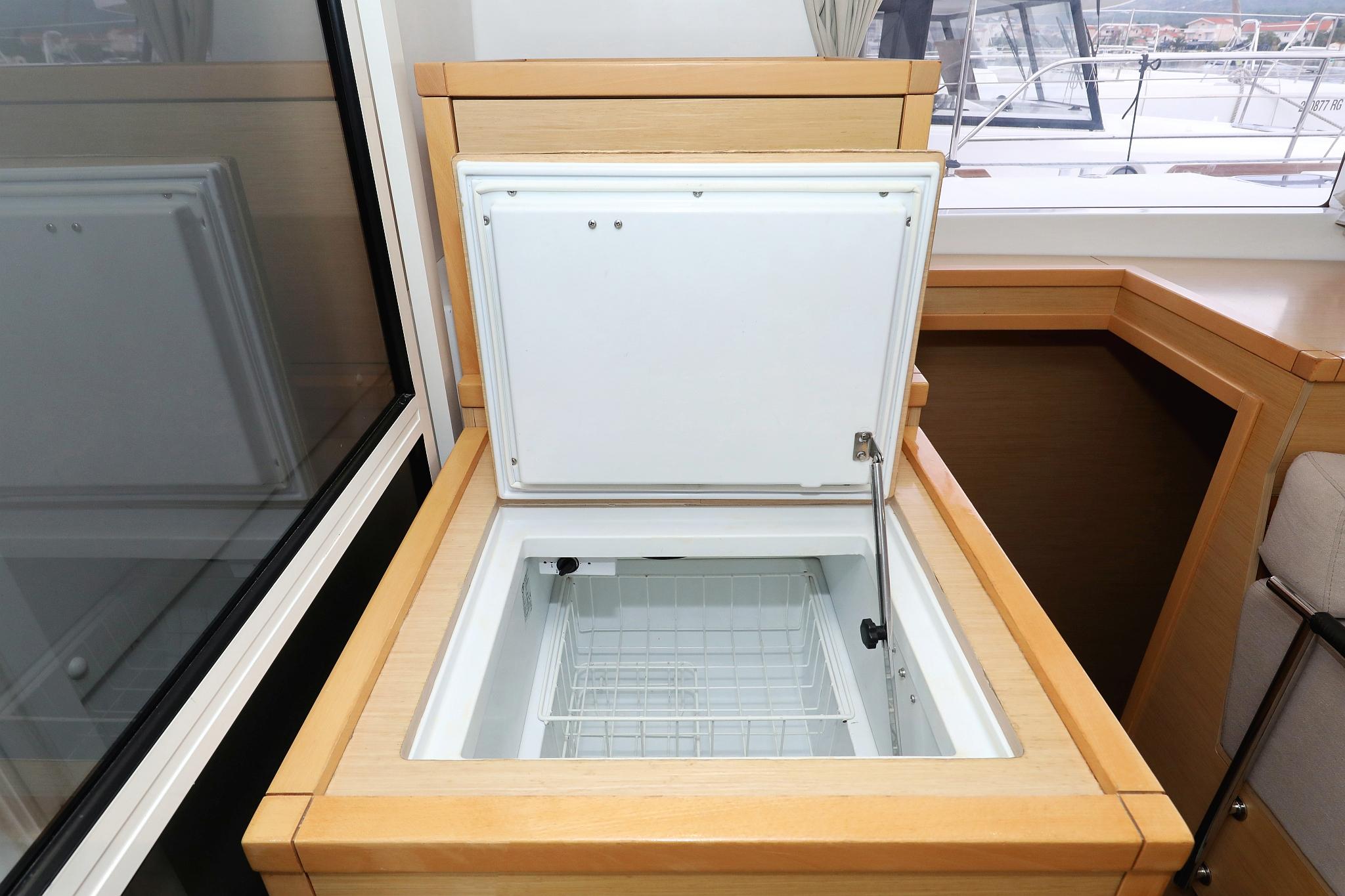 Lagoon 400 S2 - 4 + 2 cab. - Ladies First, picture 35