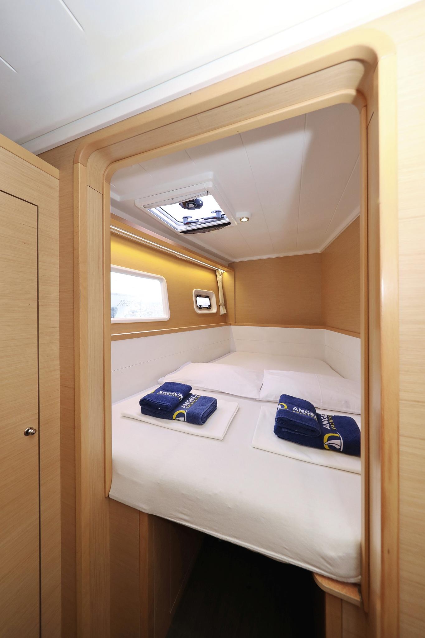 Lagoon 400 S2 - 4 + 2 cab. - Ladies First, picture 24