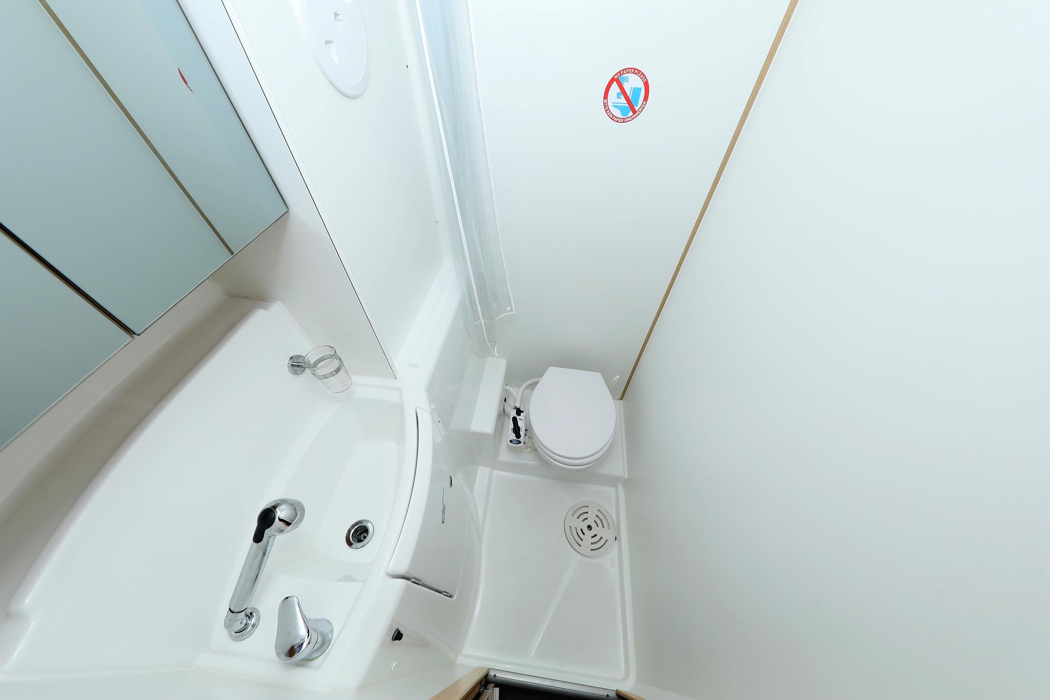 Lagoon 400 S2 - 4 + 2 cab. - Ladies First, picture 27