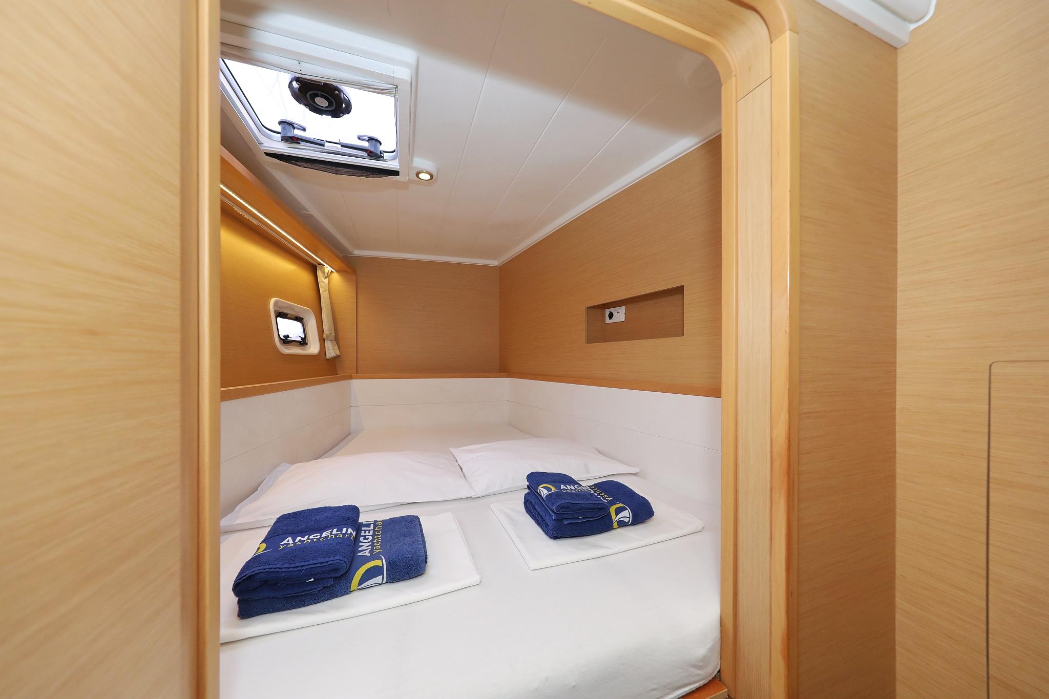 Lagoon 400 S2 - 4 + 2 cab. - Ladies First, picture 25