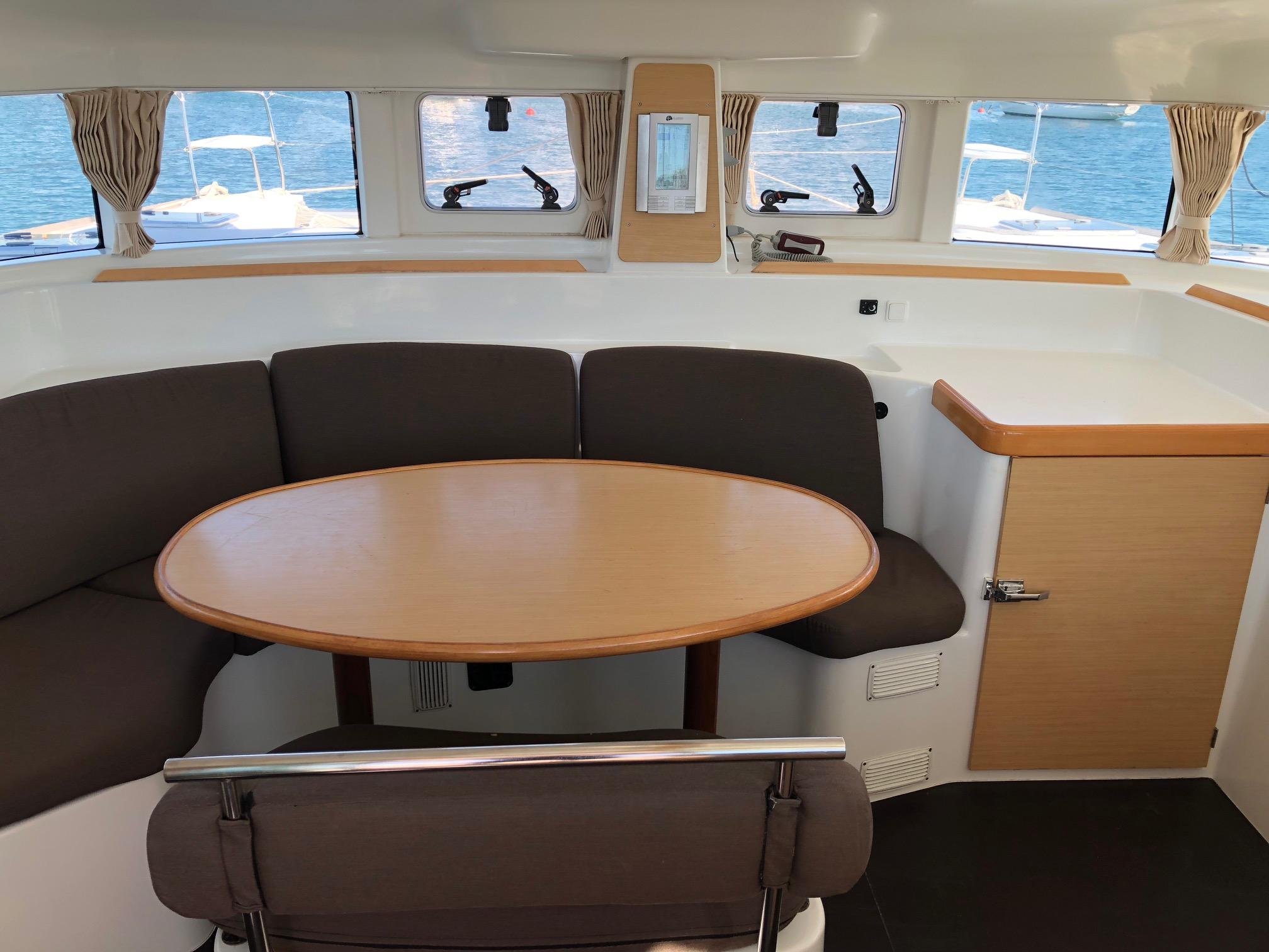 Lagoon 380 S2 - 4 cab. - blue elli, picture 4