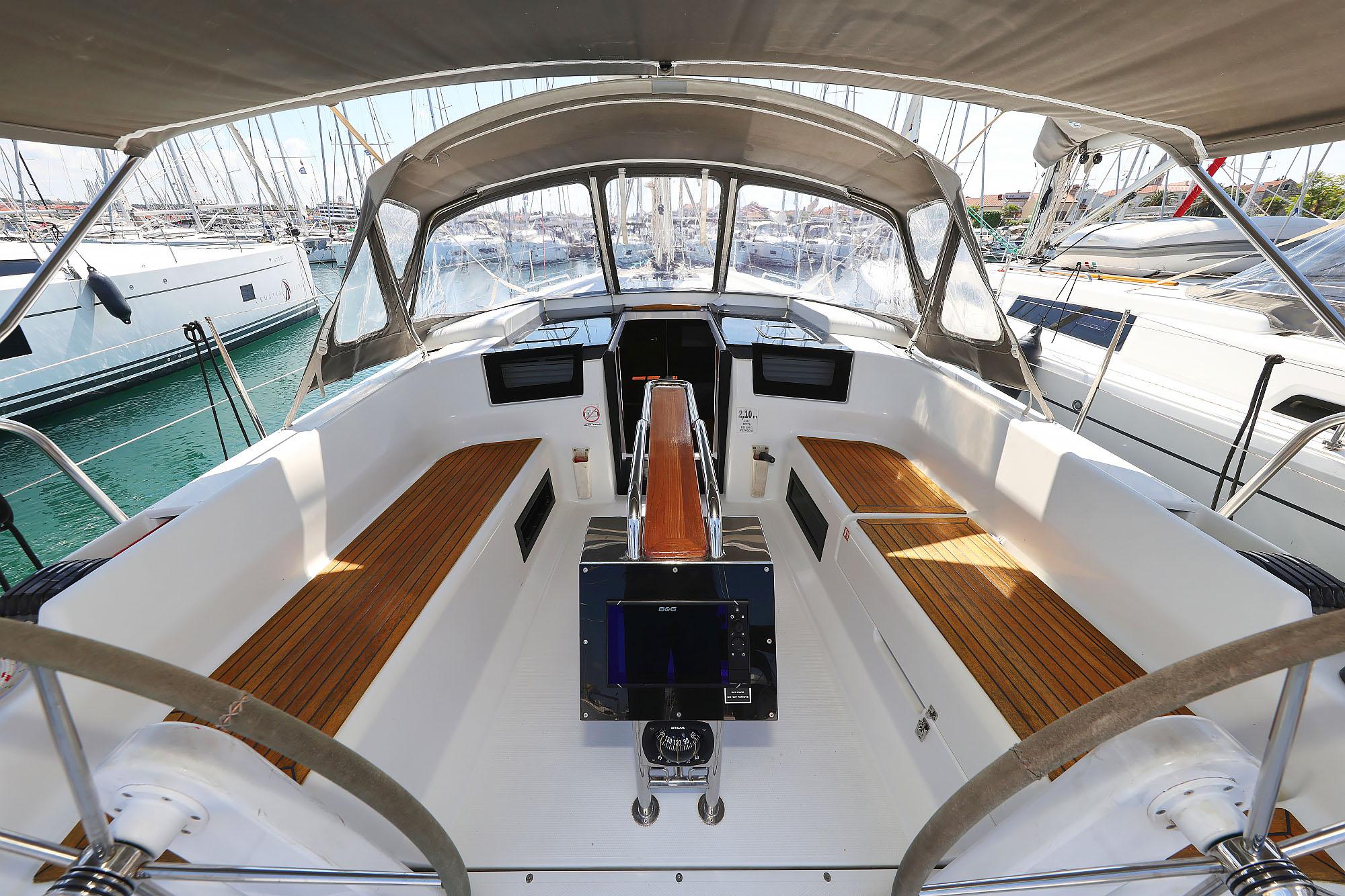 Hanse 388, picture 3