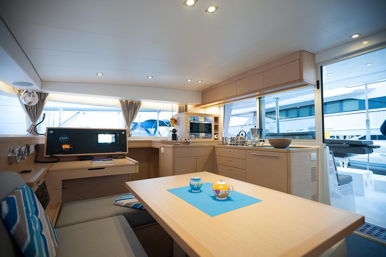 Lagoon 400 S2 - Lady Dom, picture 15