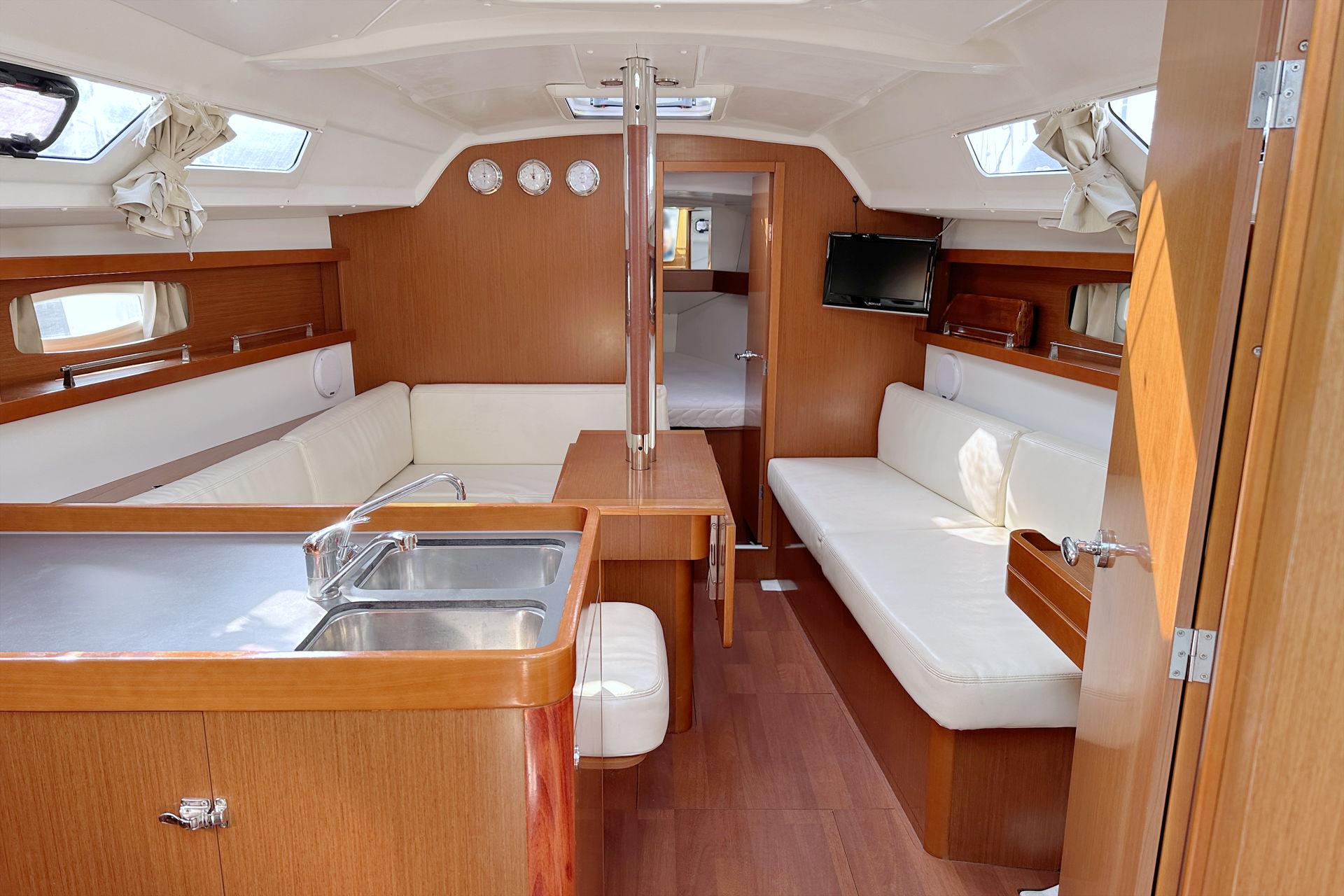 Oceanis 34.2 - LL Skyhawk, picture 9