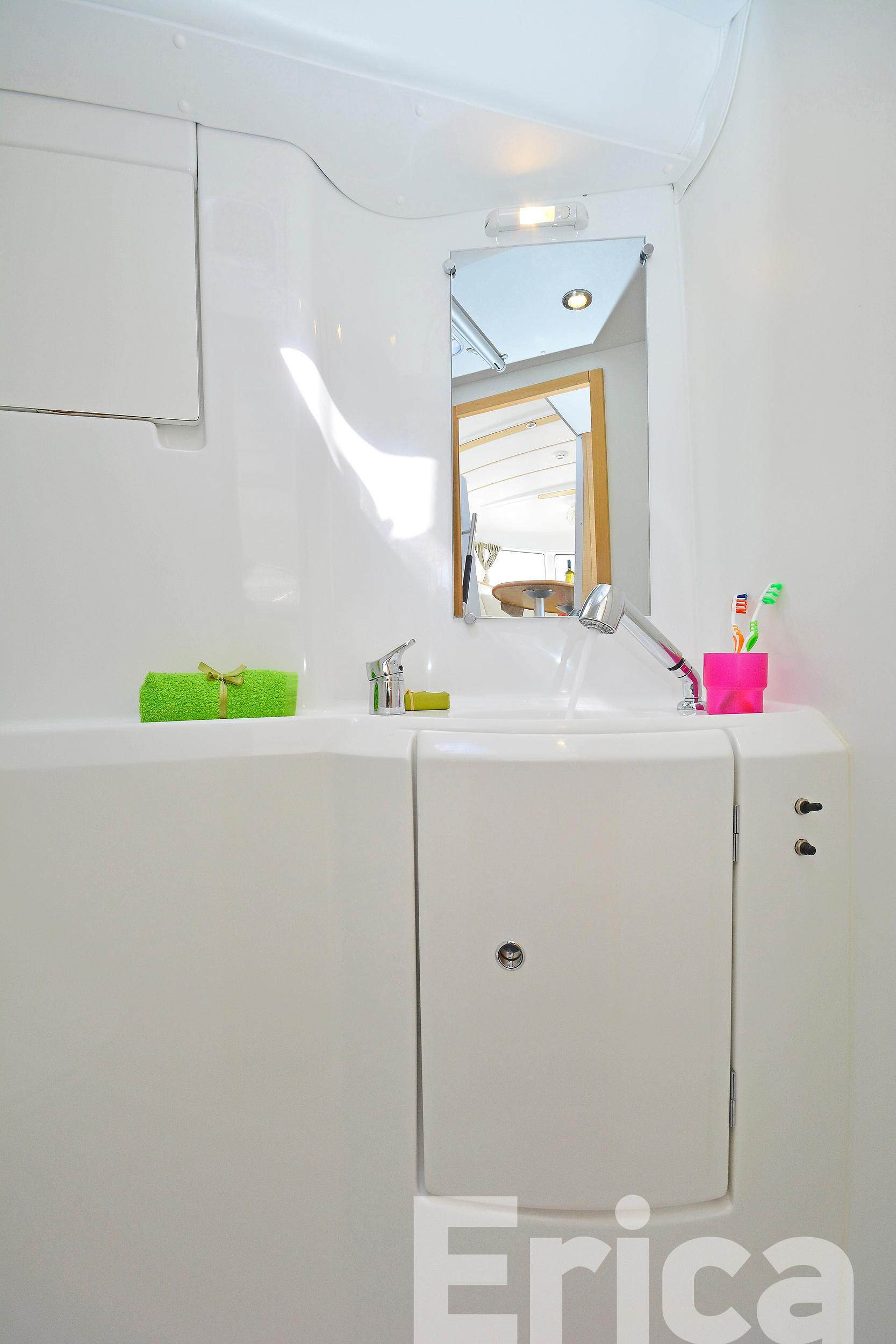 Lagoon 380 S2 - 4 + 2 cab. - Erica, picture 25