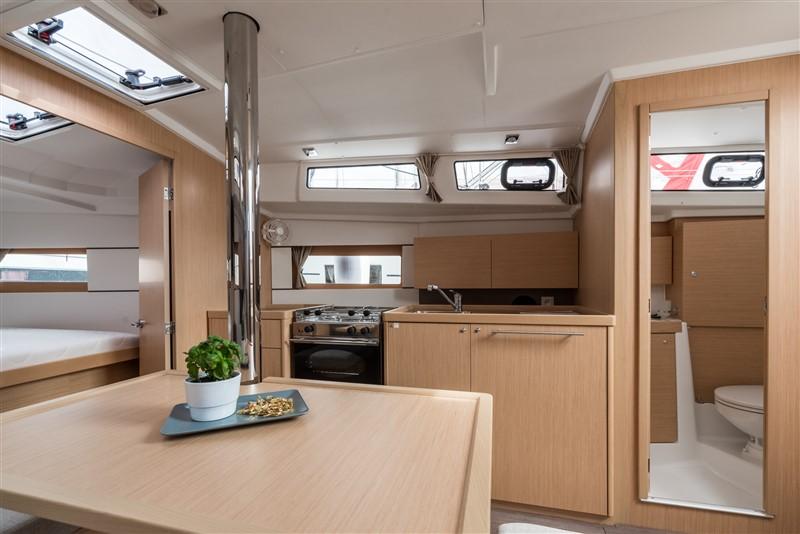 Oceanis 38.1, picture 8