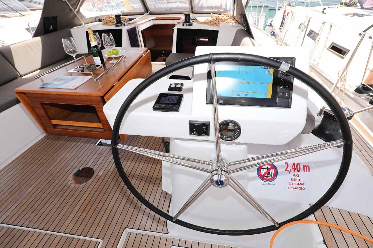 Dufour 520 GL, picture 10