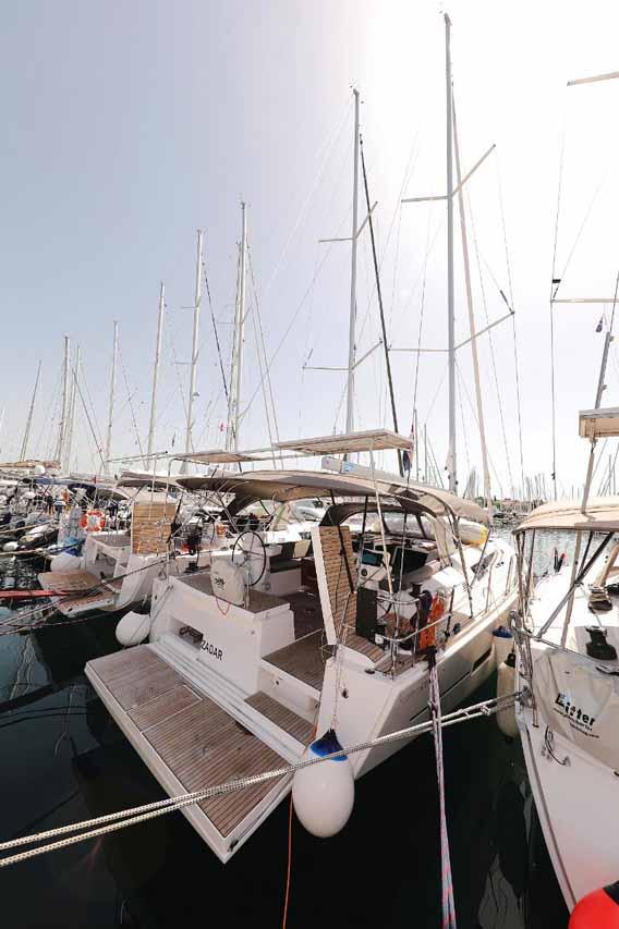 Dufour 520 GL, picture 4