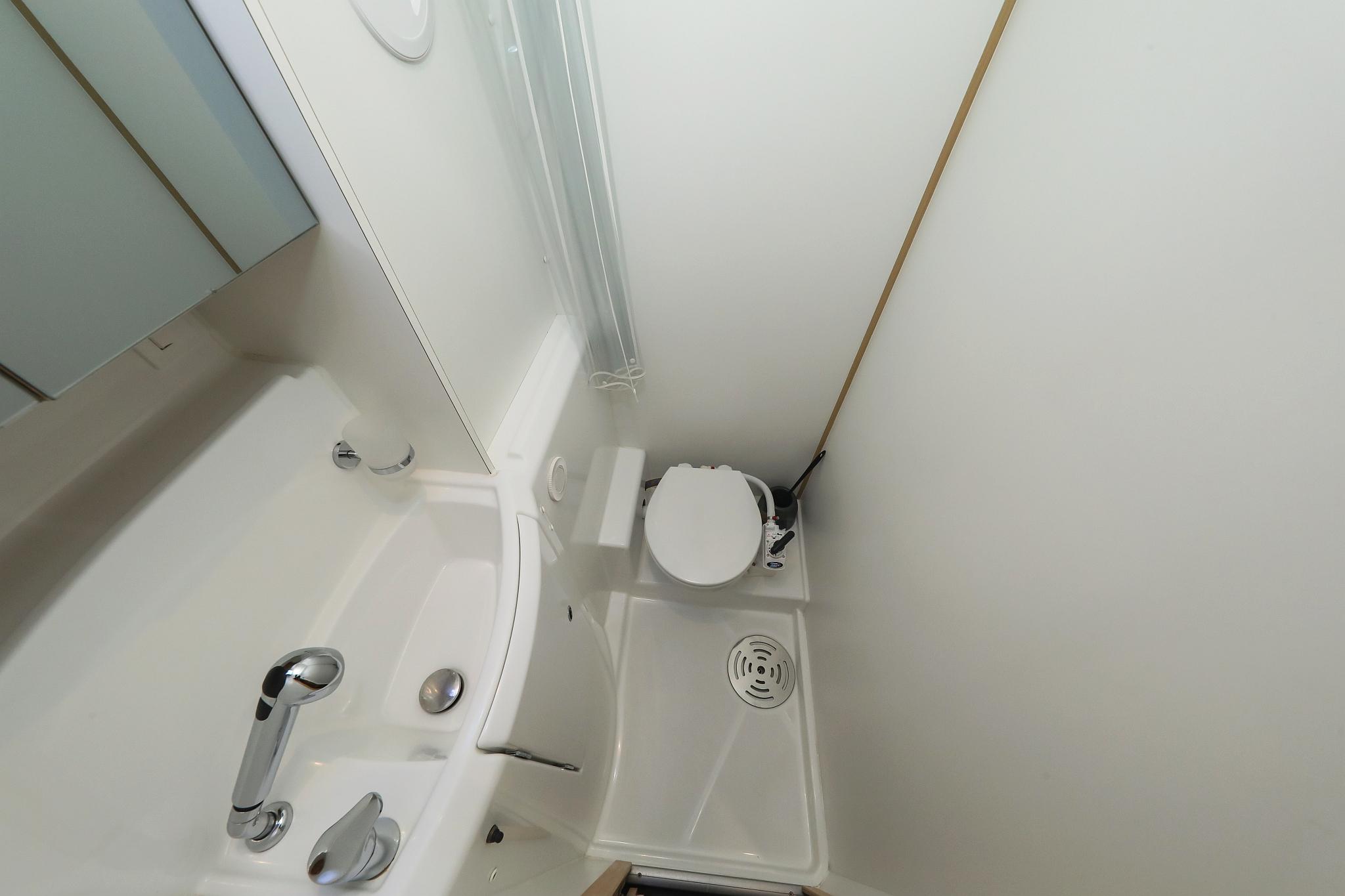 Lagoon 400 S2 - 4 + 2 cab. - First Choice, picture 34