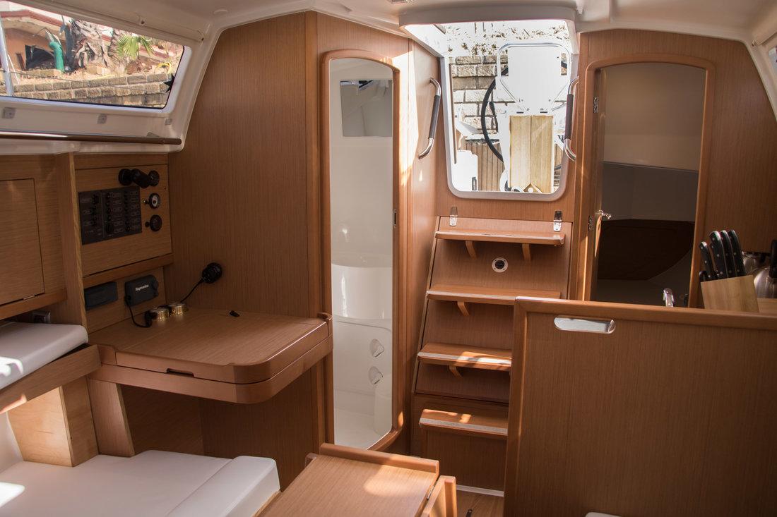 Sun Odyssey 319 - 2 cab., picture 9