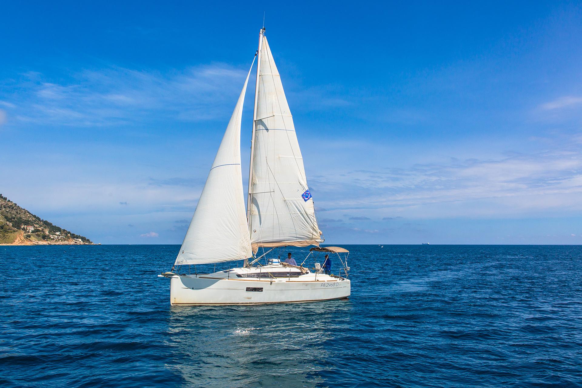 Sun Odyssey 319 - 2 cab., picture 3