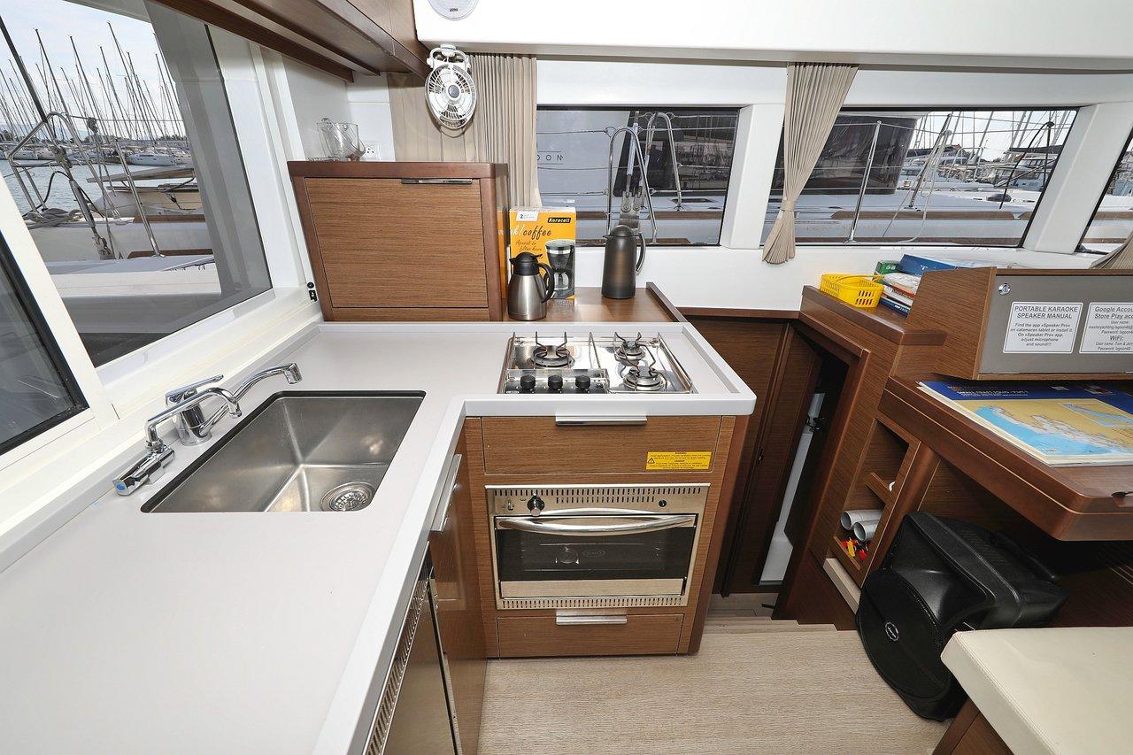 Lagoon 40 - 4 + 2 cab, picture 19