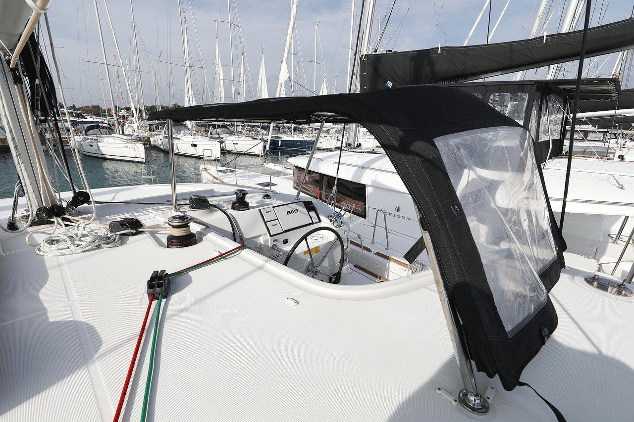 Lagoon 40 - 4 + 2 cab, picture 12