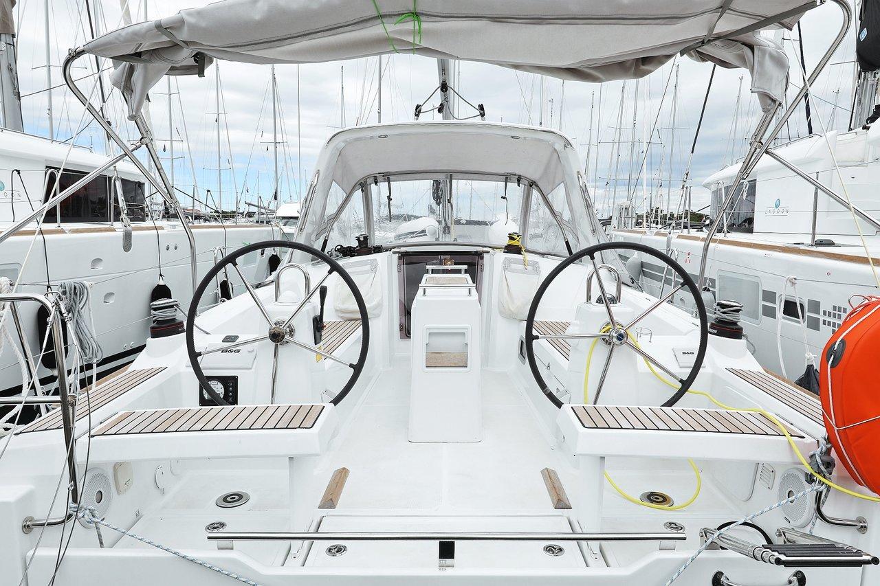 Oceanis 35.1, picture 9