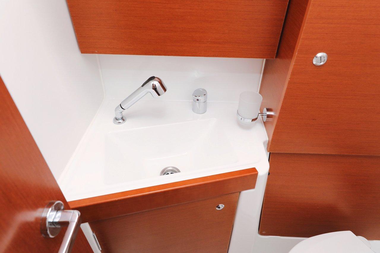 Oceanis 35.1, picture 23