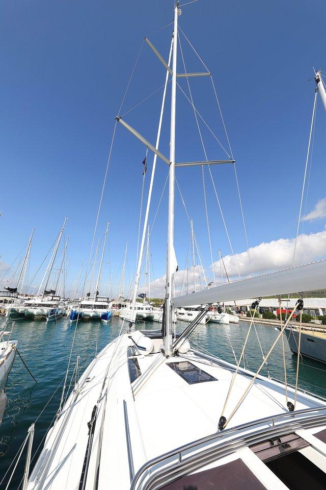 Oceanis 51.1, picture 9