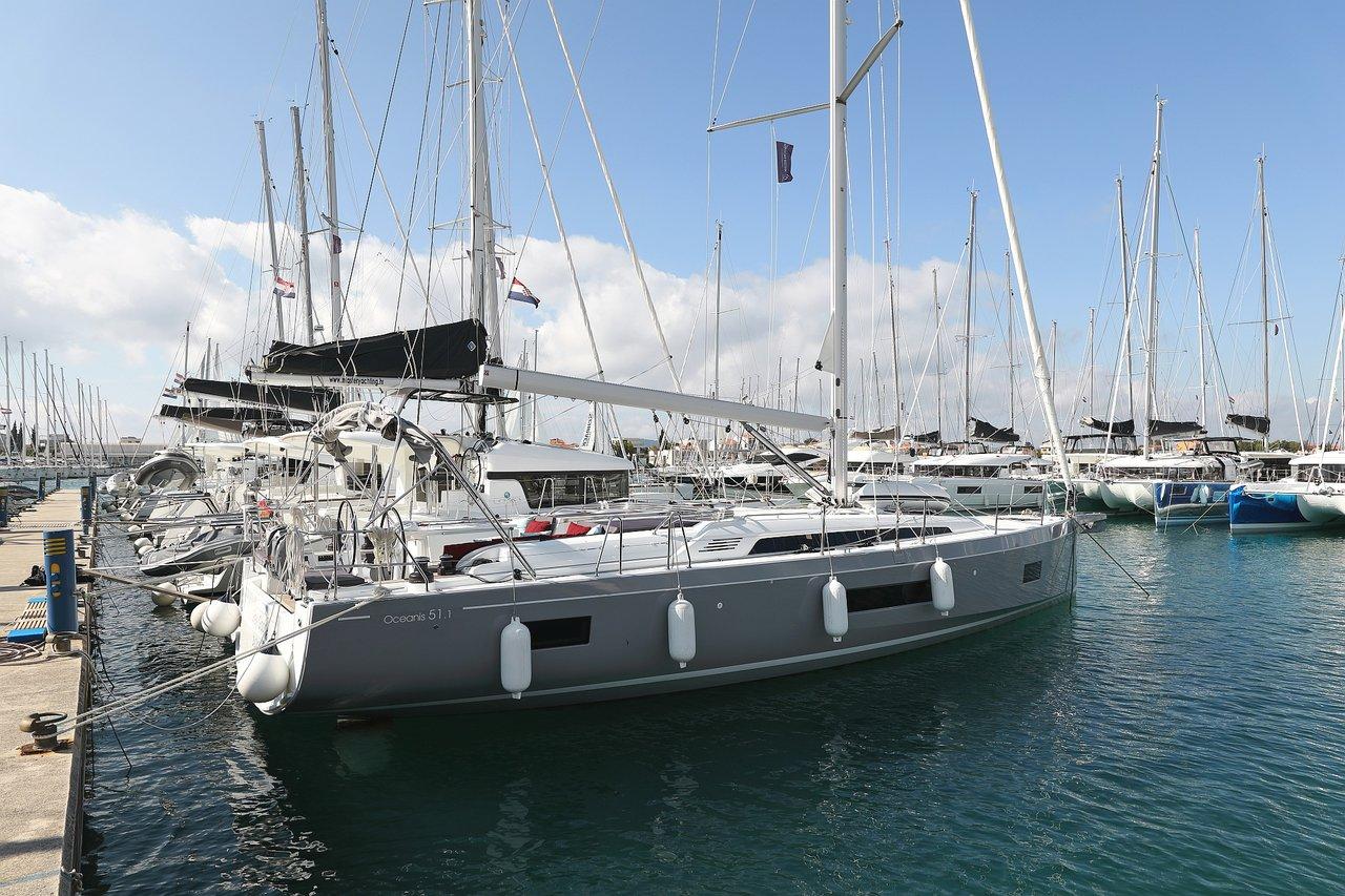 Oceanis 51.1, picture 1