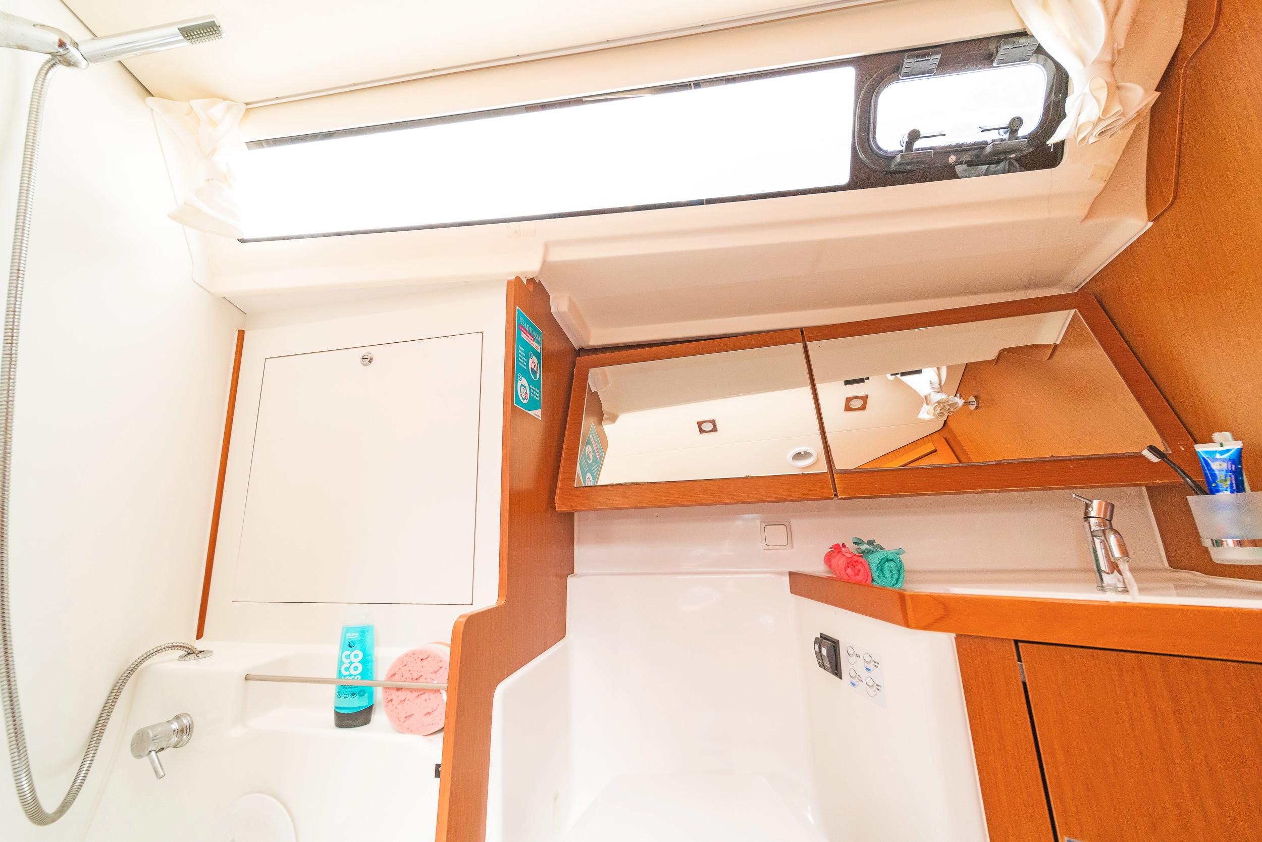 Oceanis 41, picture 13