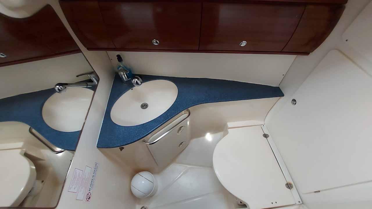 Bavaria 44, picture 14