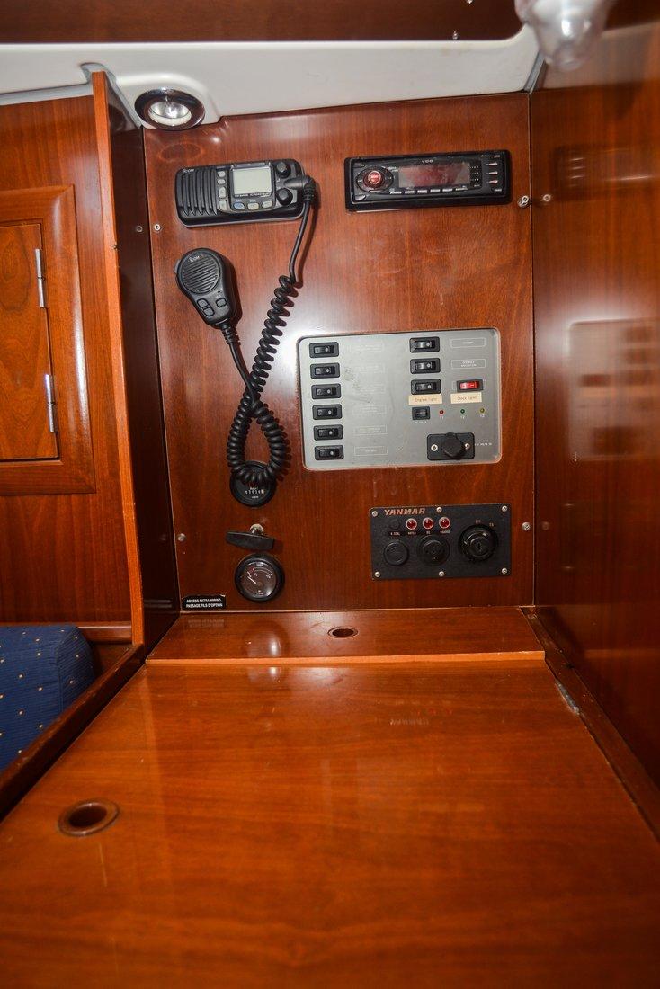 Oceanis Clipper 323, picture 13