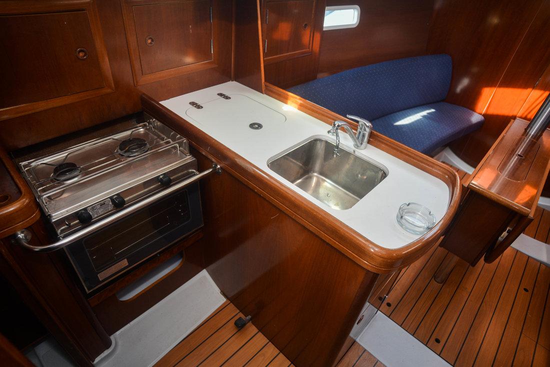 Oceanis Clipper 323, picture 17