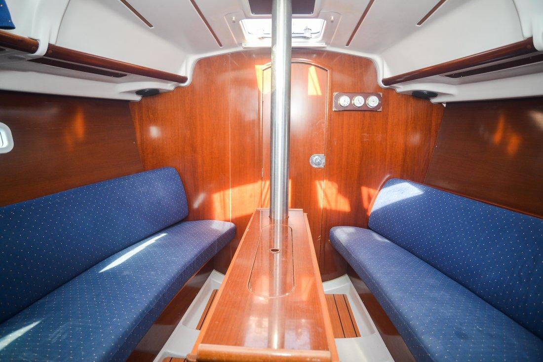 Oceanis Clipper 323, picture 11