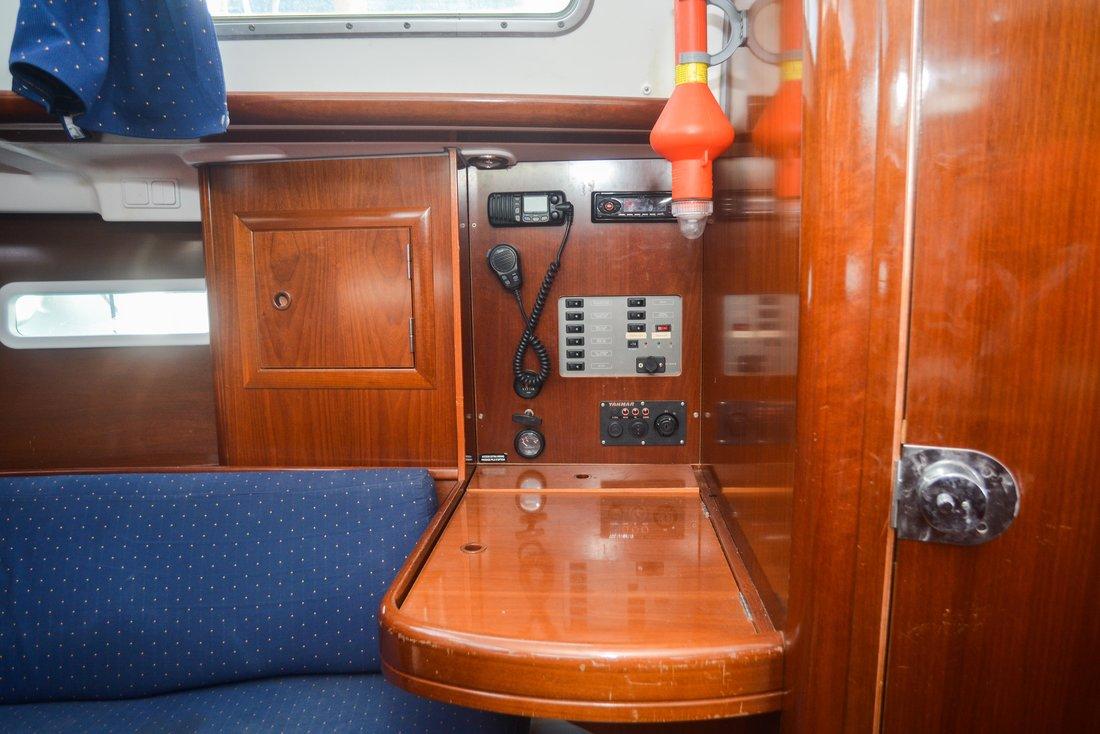 Oceanis Clipper 323, picture 16