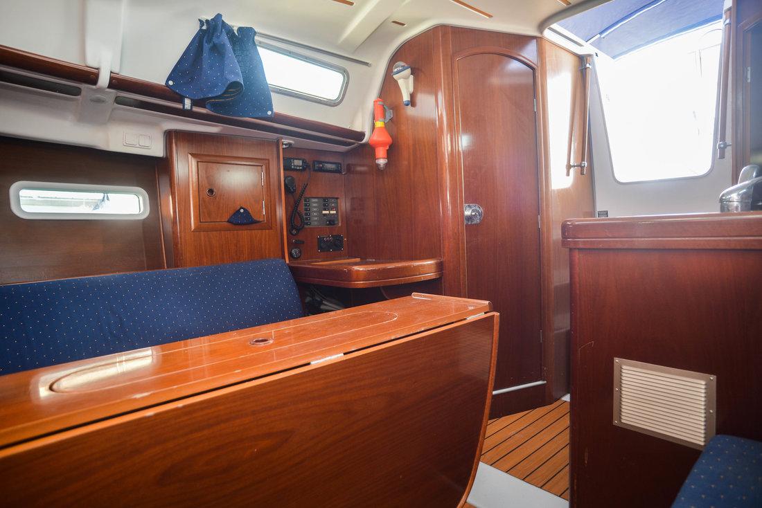 Oceanis Clipper 323, picture 14