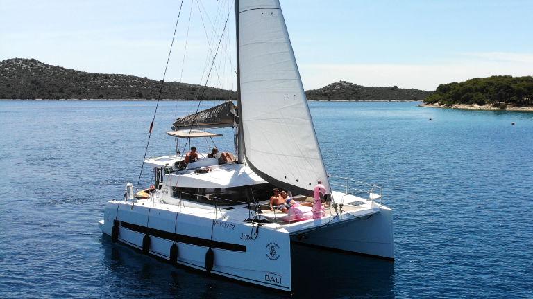 Book Bali 4.1 - 4 + 1 cab. Catamaran for bareboat charter in Marina Frapa, Rogoznica, Šibenik region, Croatia with TripYacht!, picture 7