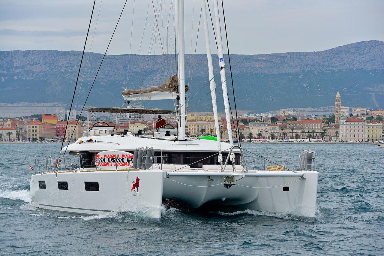 Book Lagoon 620 - 6 + 2 cab. Catamaran for bareboat charter in Marina Kastela, Split region, Croatia with TripYacht!, picture 9