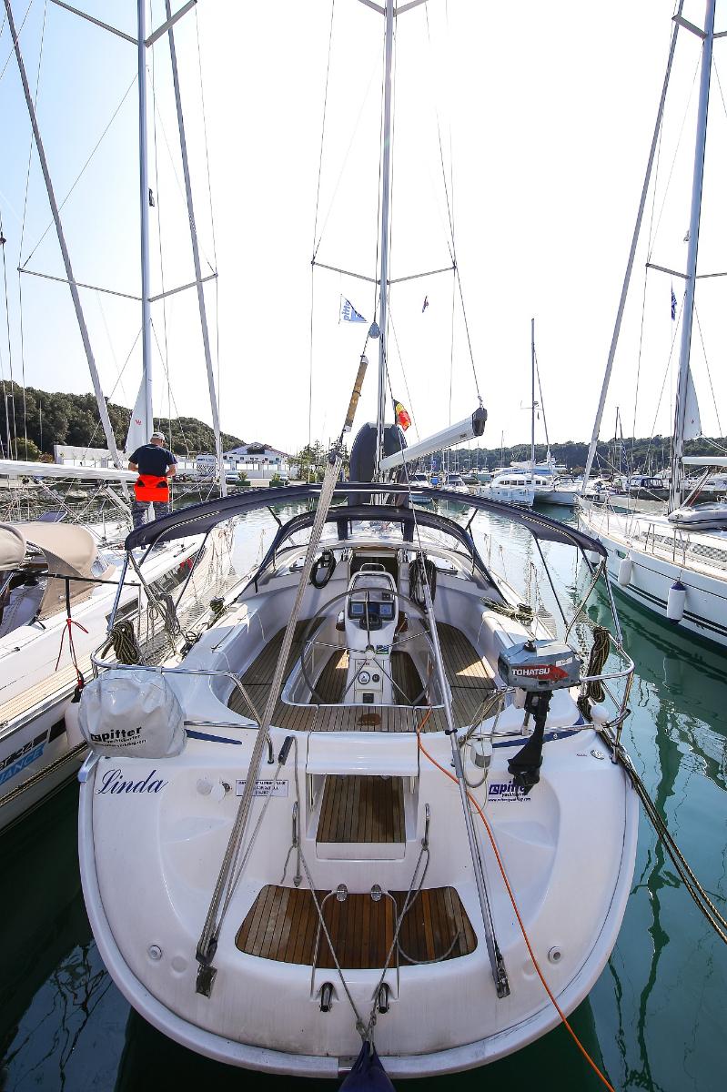 Book Bavaria 39 Cruiser Sailing yacht for bareboat charter in Marina Tehnomont Veruda, Pula, Istra, Croatia with TripYacht!, picture 3