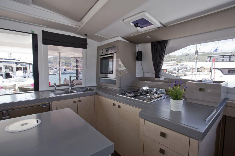 Fountaine Pajot Saona 47 Quintet - 5 + 1 cab., picture 5