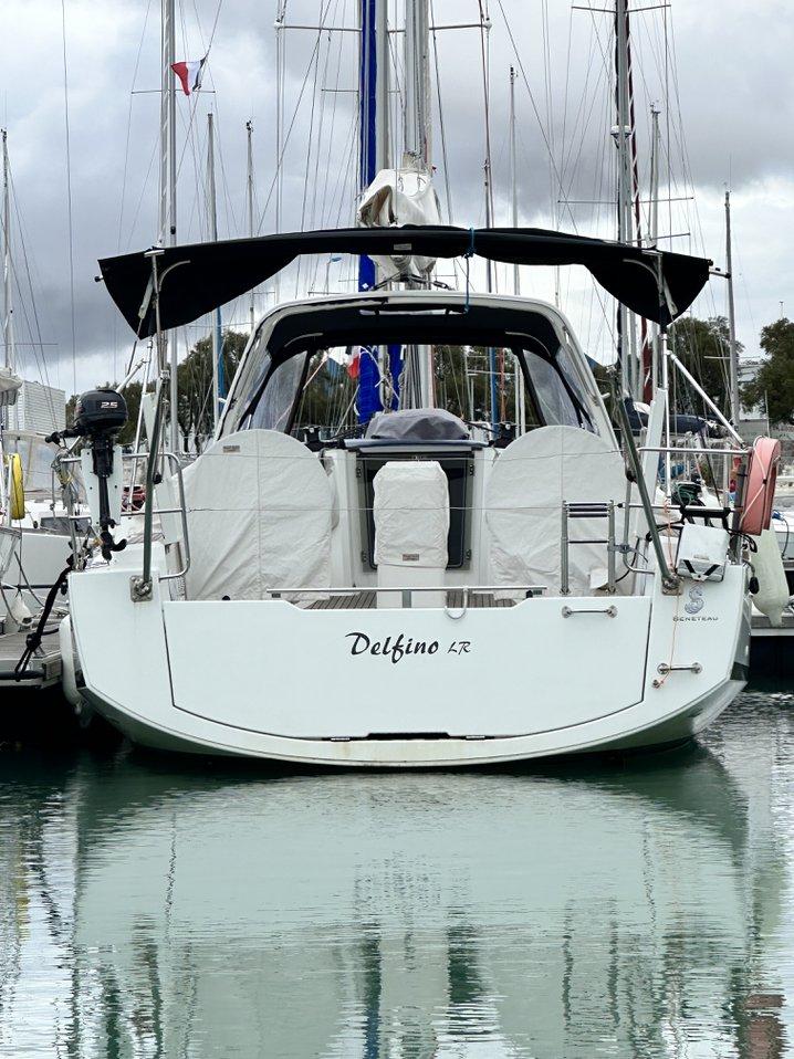 Book Oceanis 38.1 Sailing yacht for bareboat charter in French Atlantic, La Rochelle, Poitou-Charentes, France with TripYacht!, picture 4