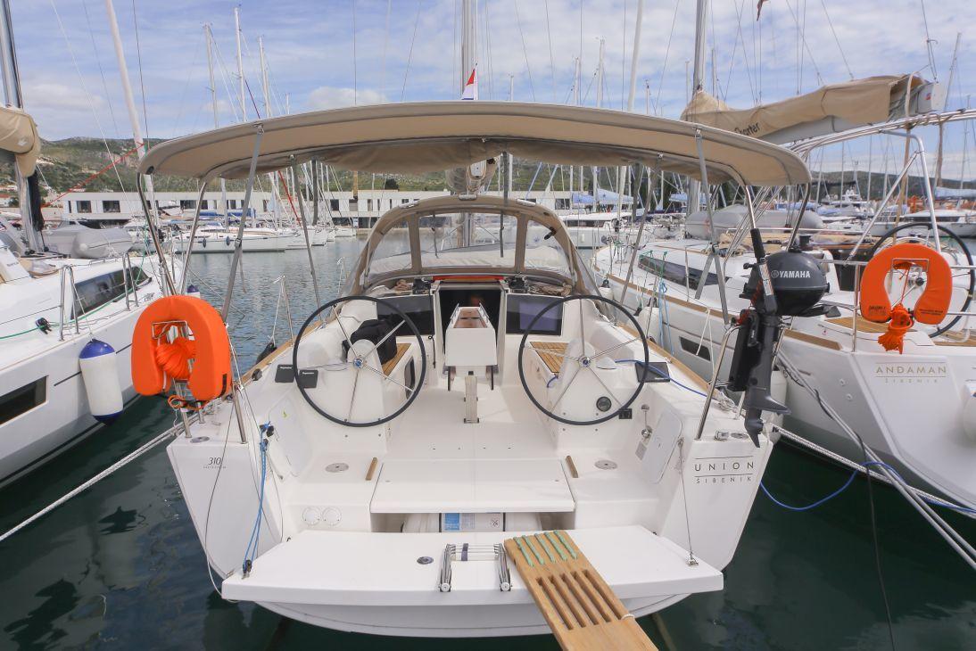 Dufour 310 GL, picture 1