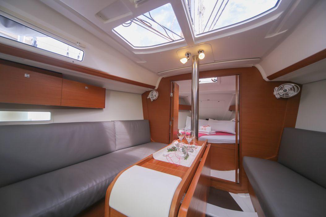 Dufour 310 GL, picture 4