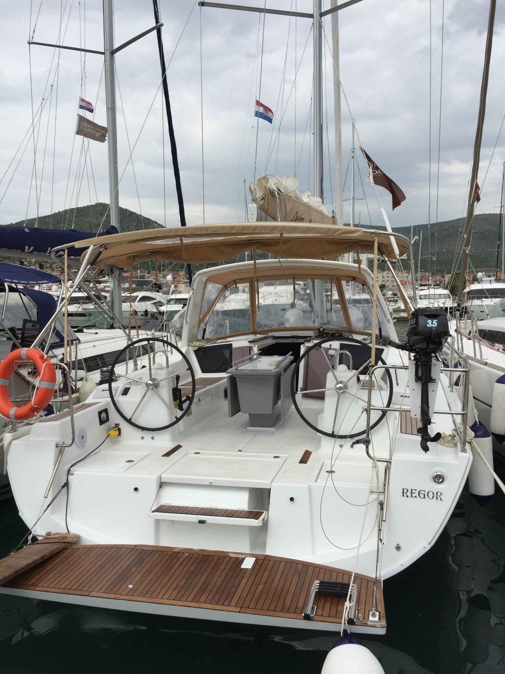 Book Oceanis 41.1 Sailing yacht for bareboat charter in Dubrovnik, Komolac, ACI Marina Dubrovnik, Dubrovnik region, Croatia with TripYacht!, picture 3