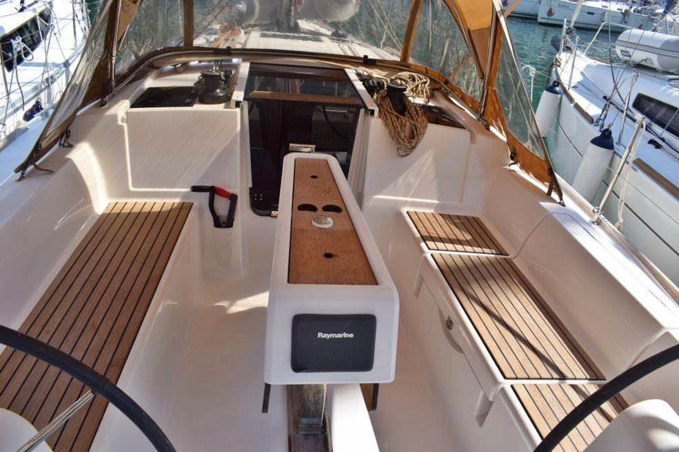 Book Dufour 350 GL Sailing yacht for bareboat charter in Dubrovnik, Komolac, ACI Marina Dubrovnik, Dubrovnik region, Croatia with TripYacht!, picture 4